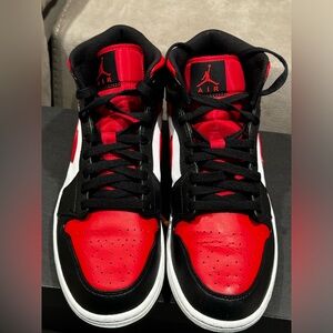 Jordan 1 Mid